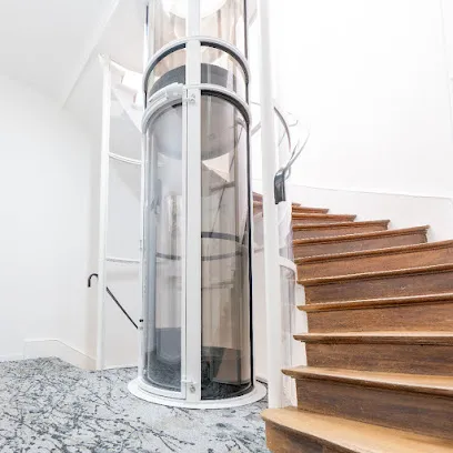 Image de Monte escalier Bretagne | Expert solutions mobiles Rennes, ascenseur privatif, PVE | AMEO