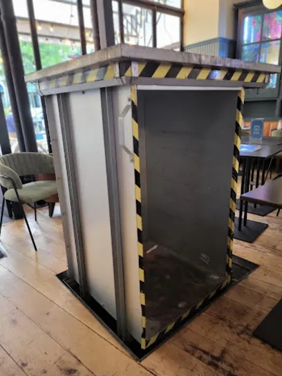 Image de Up Charges Down | Installation de monte charge en Île de France